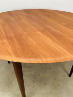 Table ronde scandinave en teck, 1960