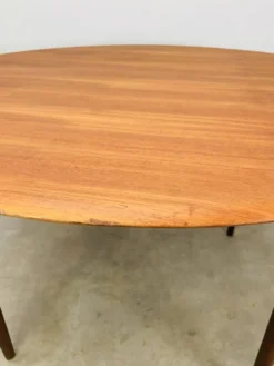 Table ronde scandinave en teck, 1960