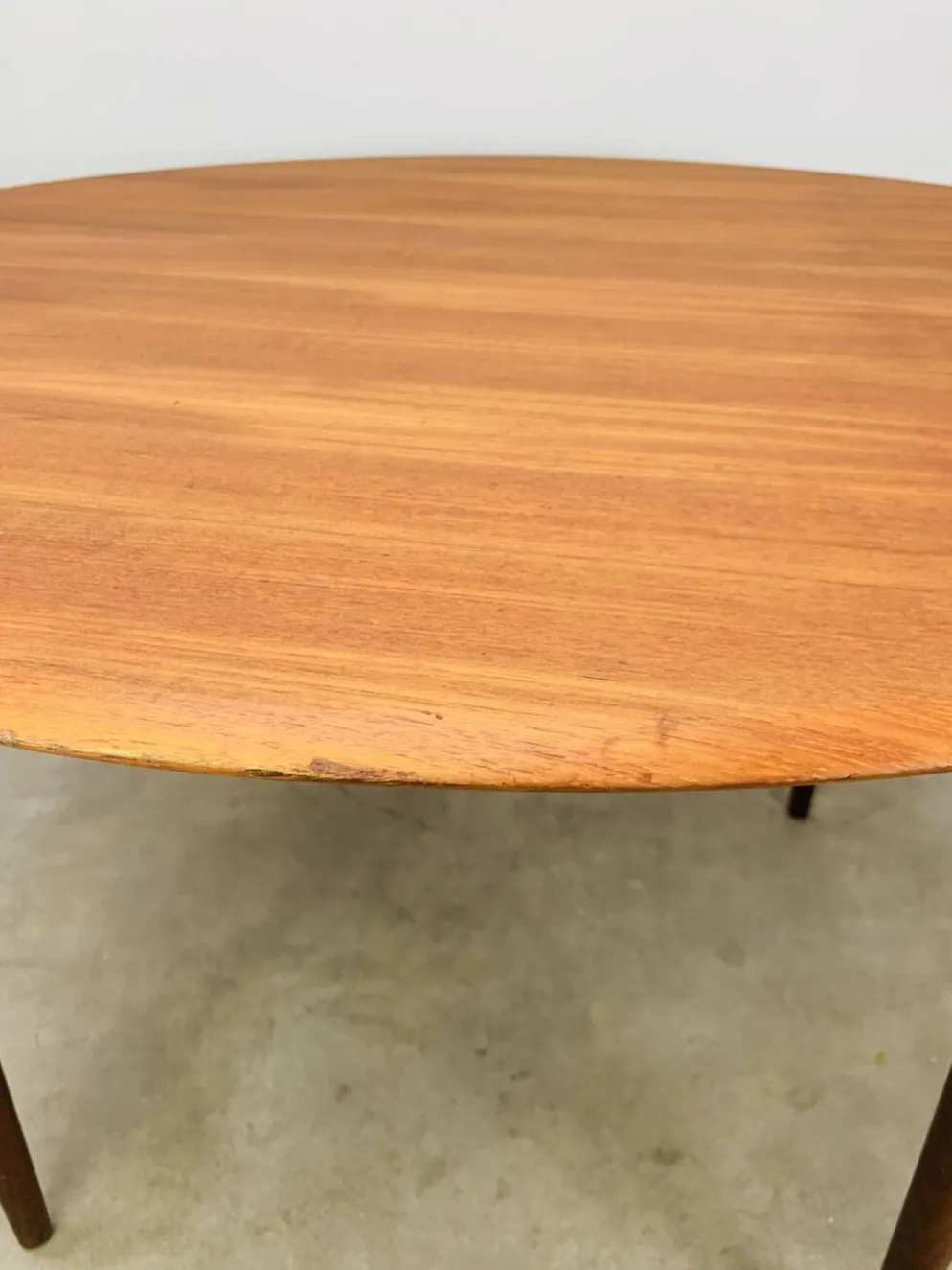 Table ronde scandinave en teck, 1960