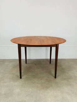 Table ronde scandinave en teck, 1960
