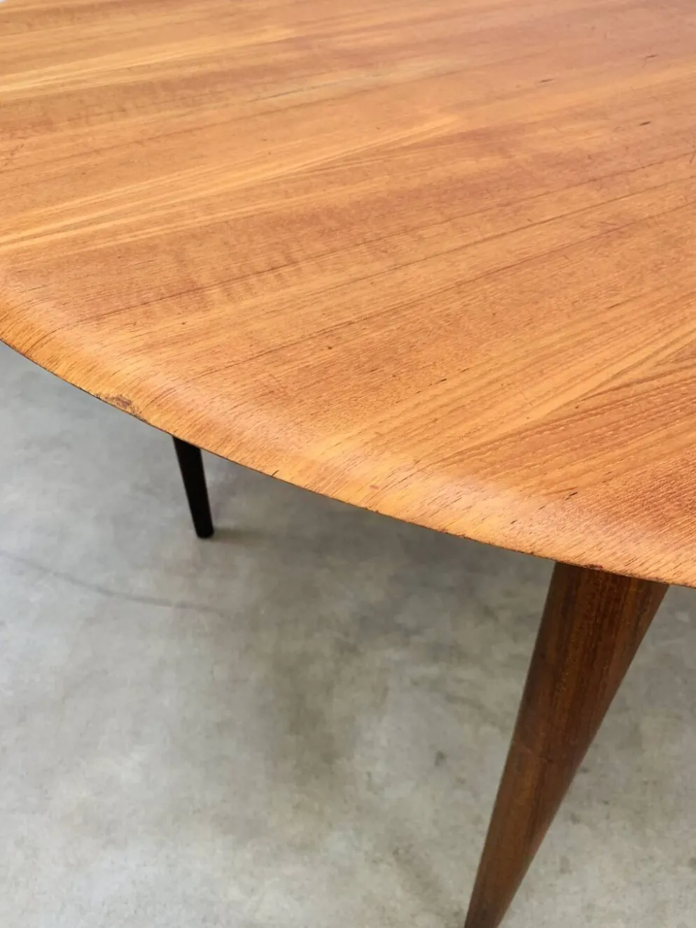 Table ronde scandinave en teck, 1960
