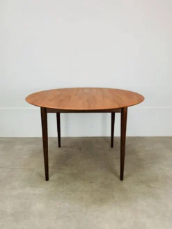 Table ronde scandinave en teck, 1960