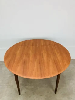 Table ronde scandinave en teck, 1960