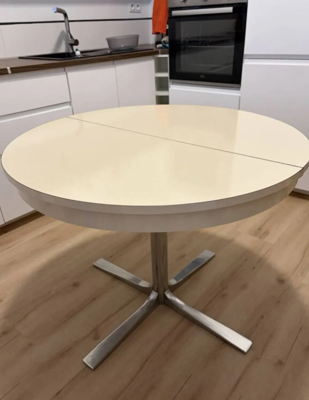 Table ronde Space age roche bobois rallonges intégré avec système 1970