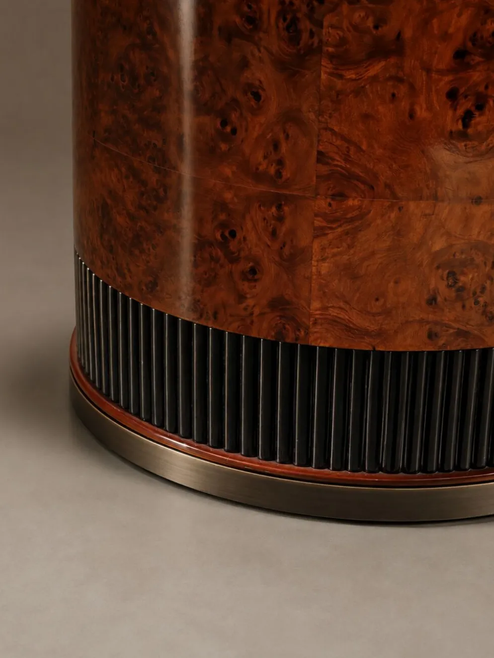 Table ronde vintage en loupe de bois