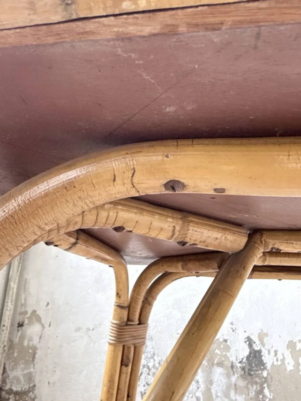 Table rotin années 50 en céramique