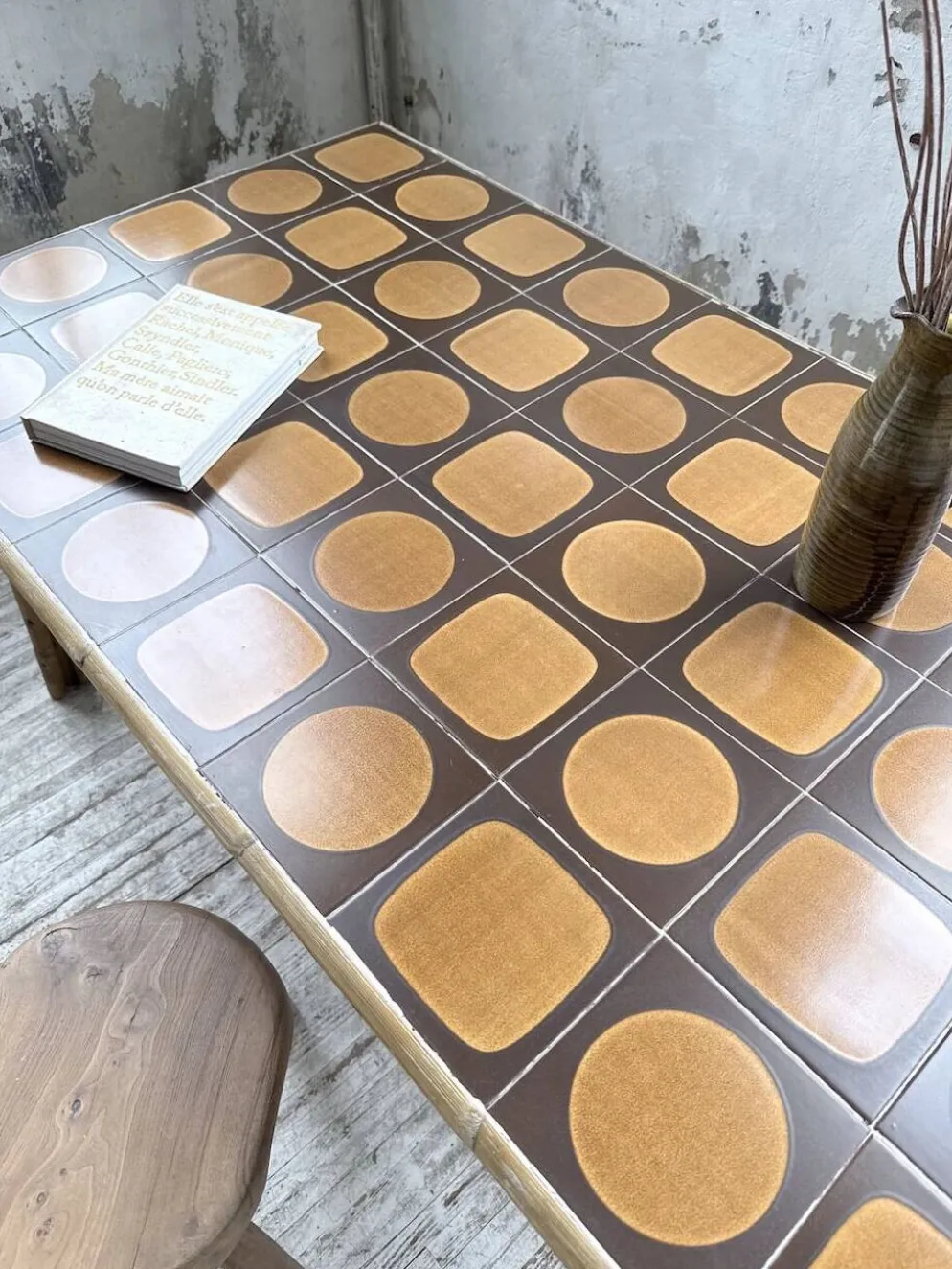 Table rotin années 50 en céramique