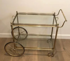 Table roulante de style néoclassique en laiton argenté