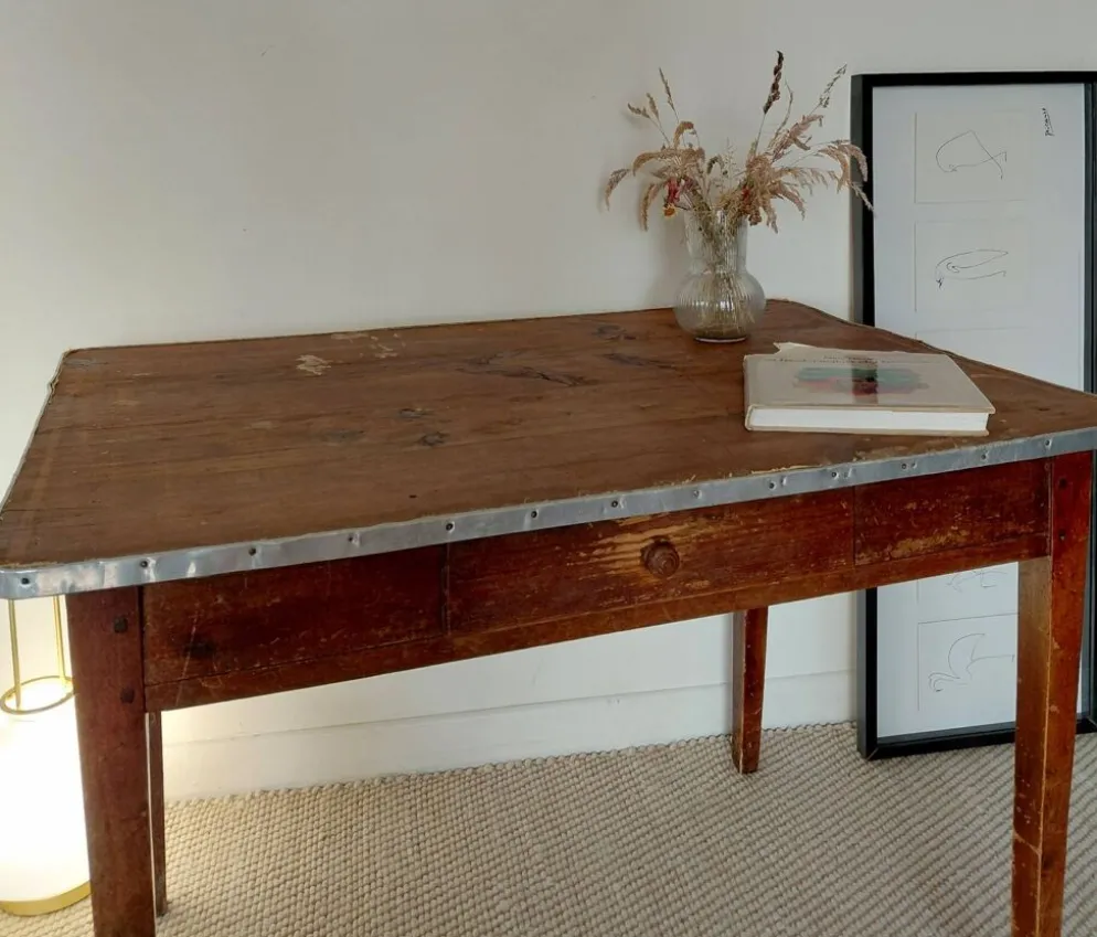 Table rustique ancienne/bureau de drapier à ceinture zinc et tiroir