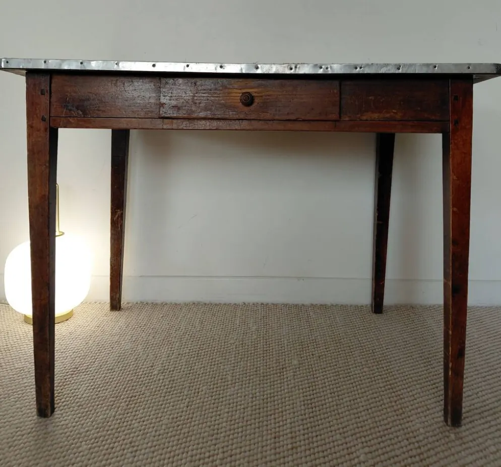Table rustique ancienne/bureau de drapier à ceinture zinc et tiroir