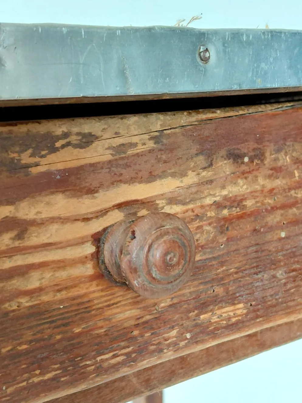 Table rustique ancienne/bureau de drapier à ceinture zinc et tiroir