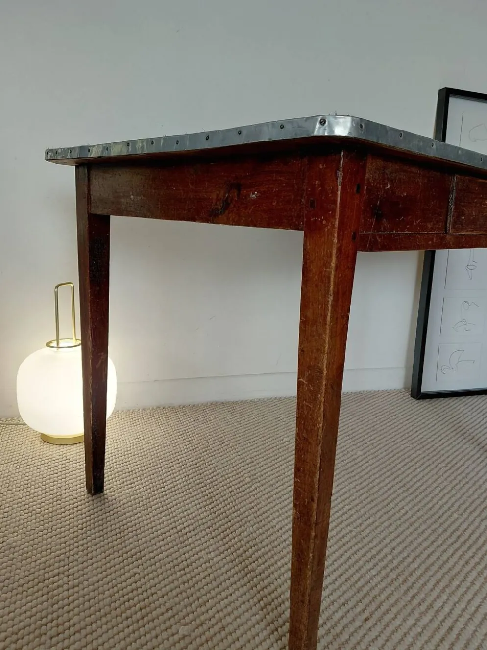 Table rustique ancienne/bureau de drapier à ceinture zinc et tiroir