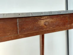 Table rustique ancienne/bureau de drapier à ceinture zinc et tiroir