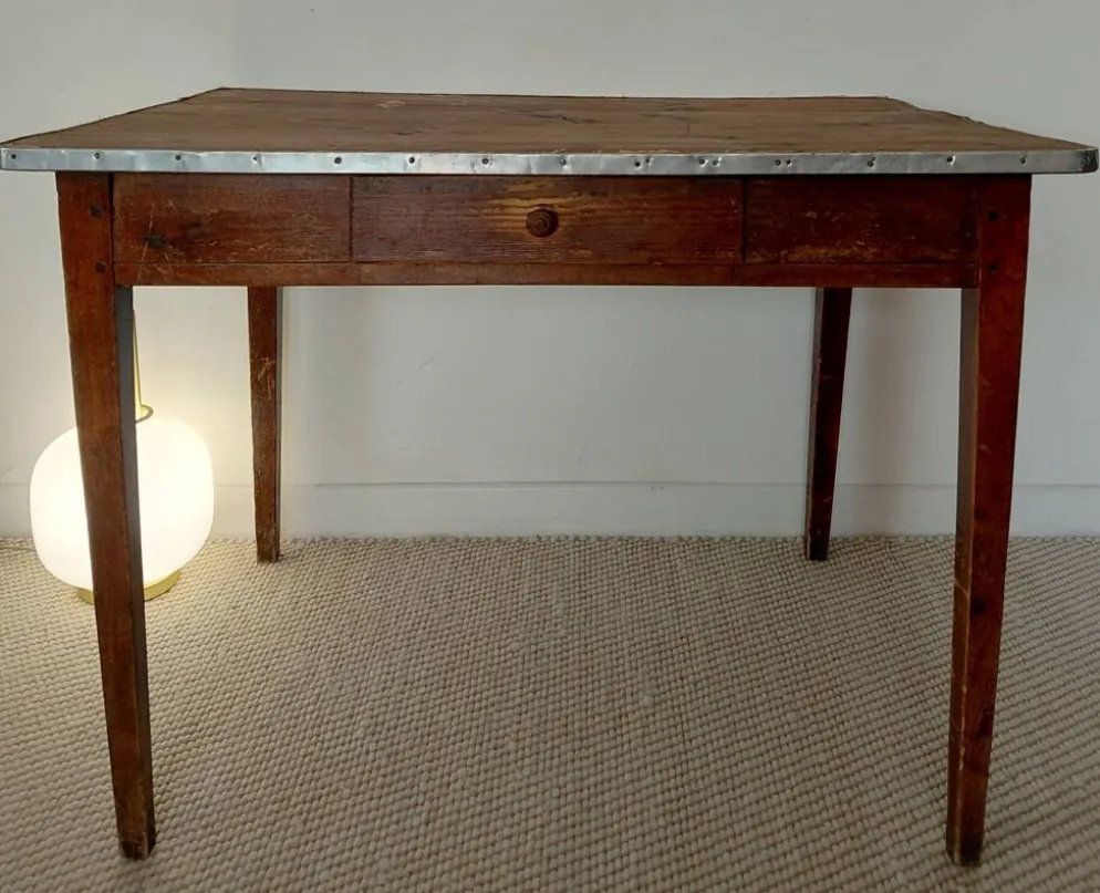 Table rustique ancienne/bureau de drapier à ceinture zinc et tiroir