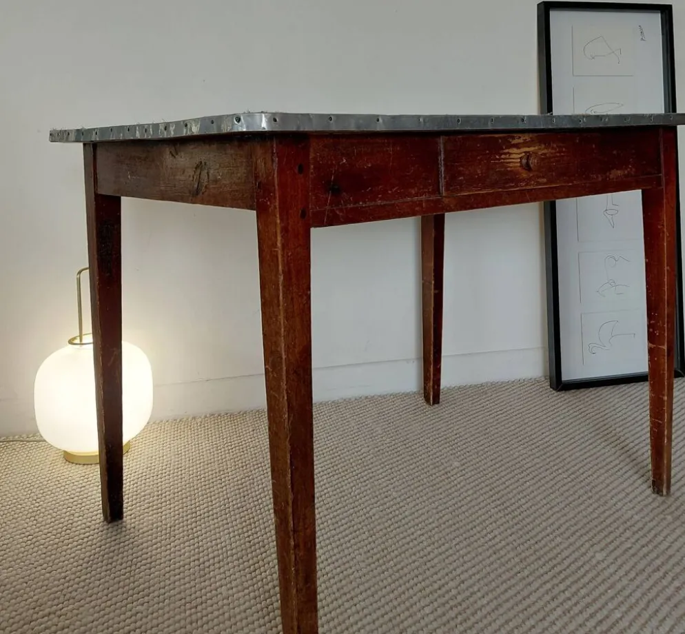Table rustique ancienne/bureau de drapier à ceinture zinc et tiroir