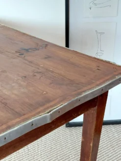 Table rustique ancienne/bureau de drapier à ceinture zinc et tiroir