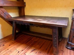 Table rustique en bois massif sculpté — Style savoyard / art populai