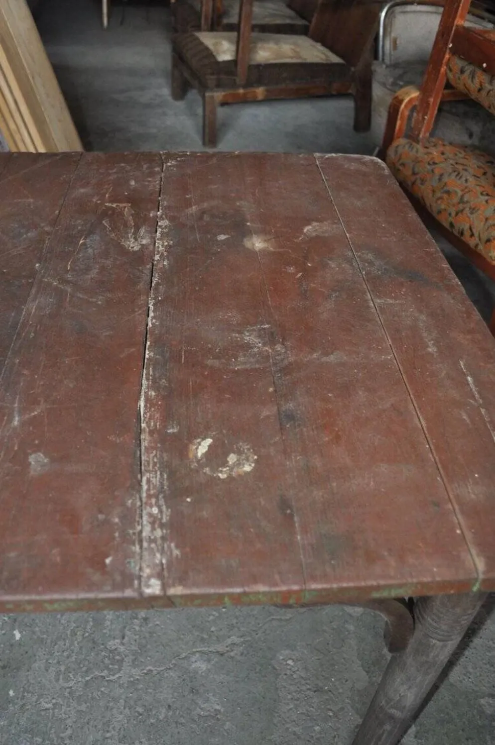 Table rustique Thonet en hêtre marron, circa 1920, plateau à lattes et pieds tournés