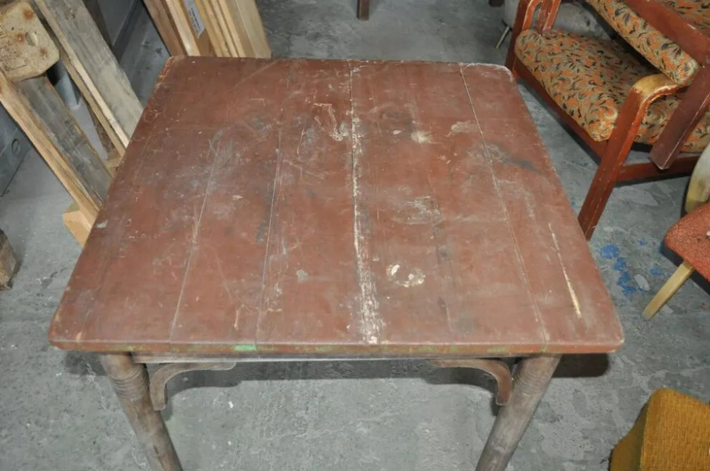 Table rustique Thonet en hêtre marron, circa 1920, plateau à lattes et pieds tournés