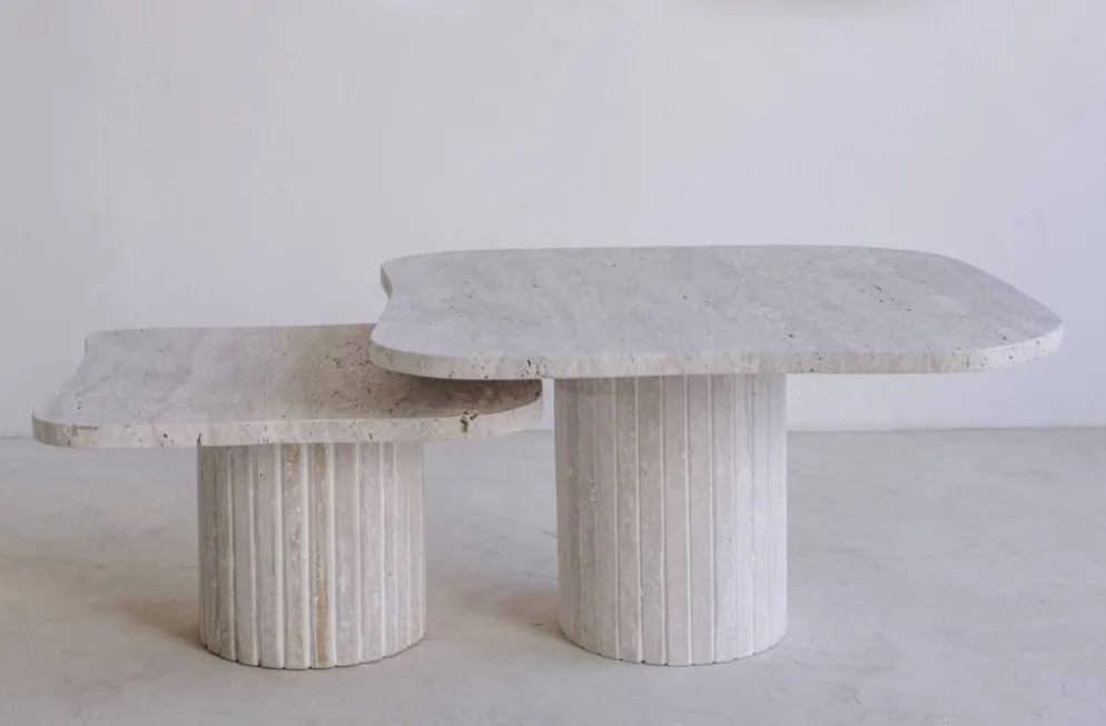 Tables basses gigognes irrégulières Athena en travertin naturel