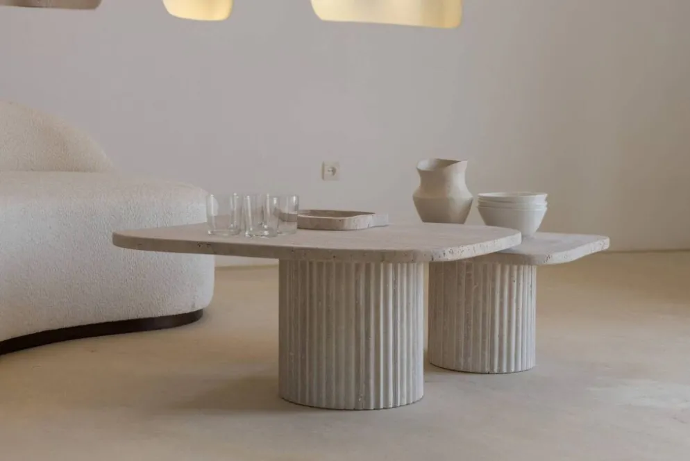 Tables basses gigognes irrégulières Athena en travertin naturel