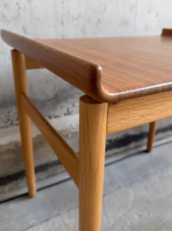 Tables basses "venus" ge 1937 par hans j wegner pour getama