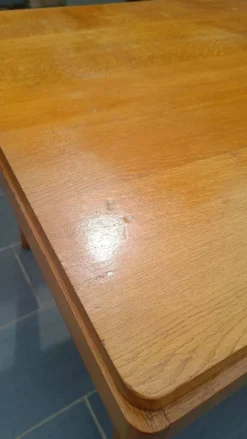 Table scandinave en chêne – 110 × 90 cm