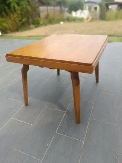 Table scandinave en chêne – 110 × 90 cm