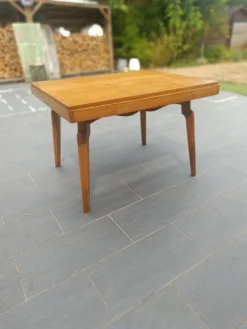 Table scandinave en chêne – 110 × 90 cm