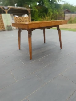 Table scandinave en chêne – 110 × 90 cm
