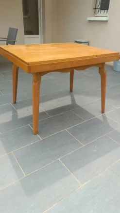 Table scandinave en chêne – 110 × 90 cm