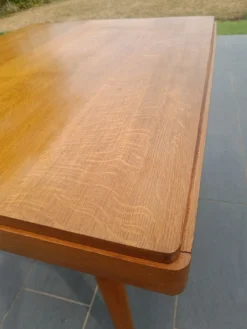 Table scandinave en chêne – 110 × 90 cm