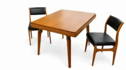 Table scandinave en chêne – 110 × 90 cm