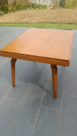 Table scandinave en chêne – 110 × 90 cm