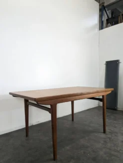 Table scandinave en teck
