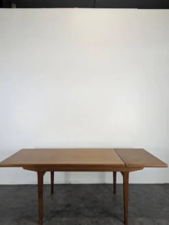 Table scandinave en teck