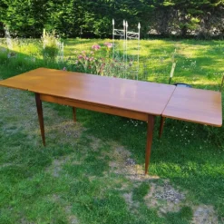 Table scandinave en teck