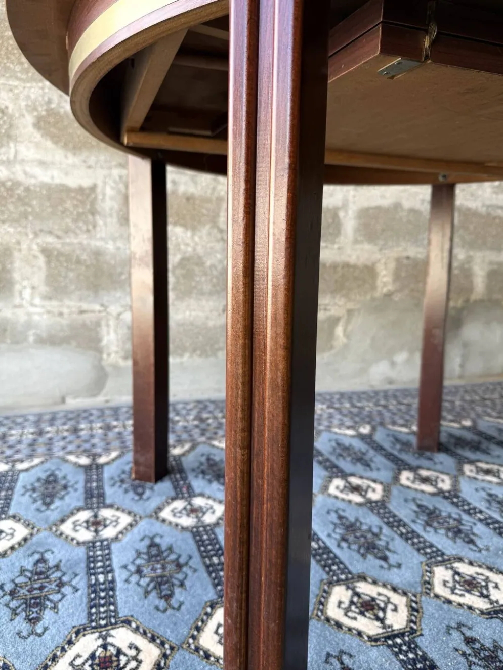 Table scandinave en teck avec rallonges papillons, 4/6 personnes