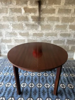 Table scandinave en teck avec rallonges papillons, 4/6 personnes