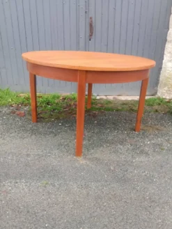 Table scandinave extensible