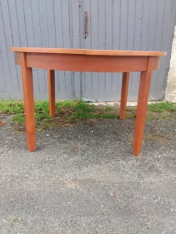 Table scandinave extensible