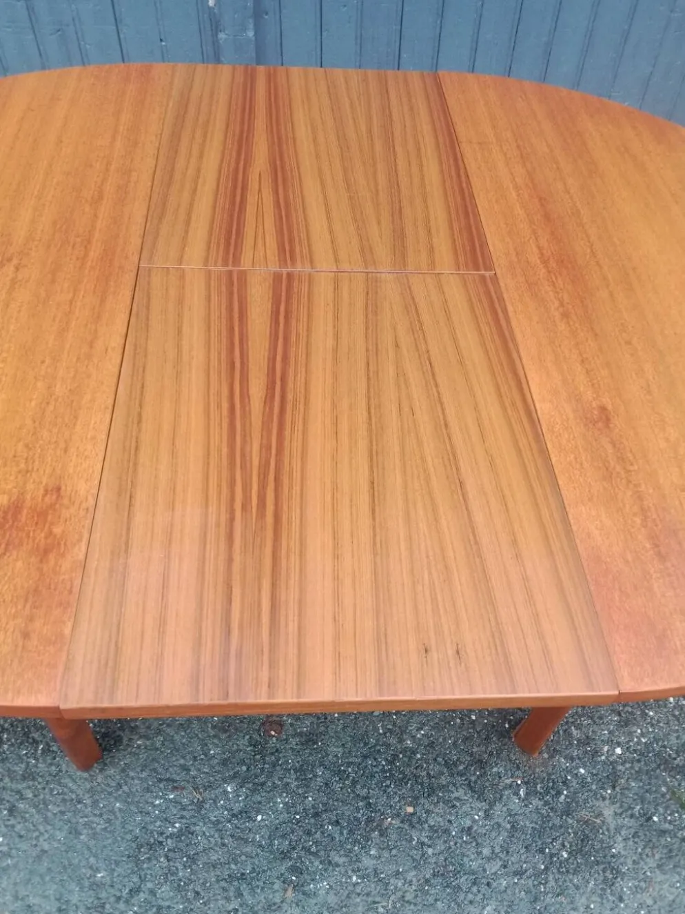 Table scandinave extensible
