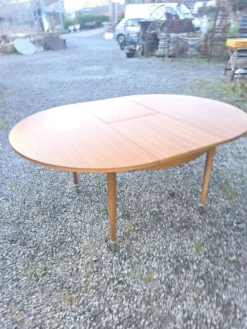Table scandinave extensible en teck des années 60