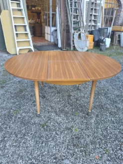 Table scandinave extensible en teck des années 60