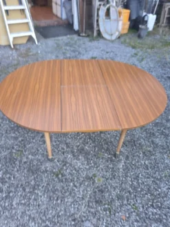 Table scandinave extensible en teck des années 60