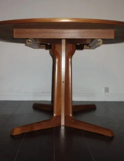 Table scandinave extensible Niels Otto Moller, 1960