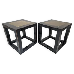 Tables d'appoint chinoises en laque noire, plateau en pierre.