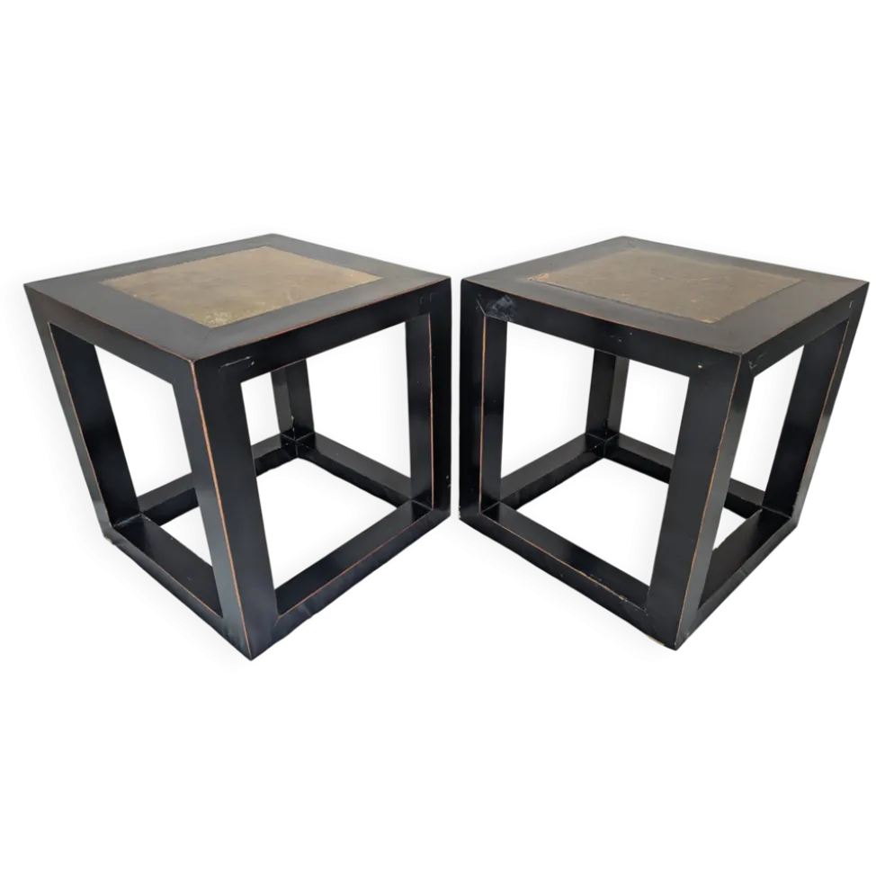 Tables d'appoint chinoises en laque noire, plateau en pierre.