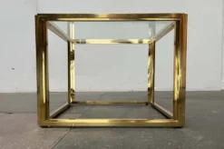 Tables d'appoint cube en laiton et verre à la française Hollywood Regency de Maison Charles, années 1970, lot de 2
