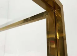 Tables d'appoint cube en laiton et verre à la française Hollywood Regency de Maison Charles, années 1970, lot de 2